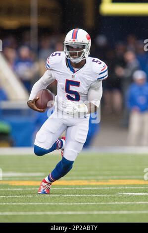 Buffalo Bills defensive tackle Kyle Williams performs drills during NFL  football minicamp in Orchard Park, N.Y., Wednesday, June 14, 2017. (AP  Photo/Bill Wippert Stock Photo - Alamy