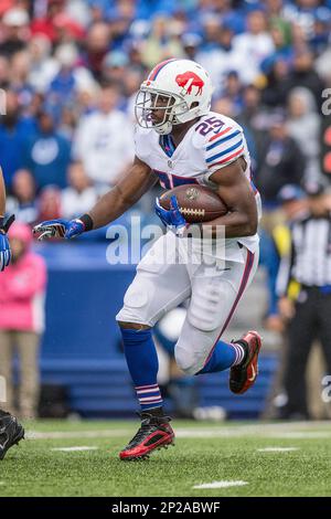 Kansas City, MO, USA. 29th Nov, 2015. Buffalo Bills running back LeSean  McCoy (25) walks to the field during the NFL game between the Buffalo Bills  and the Kansas City Chiefs at