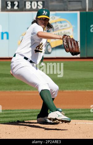 A's, Giants pitcher Barry Zito retiring from baseball as planned