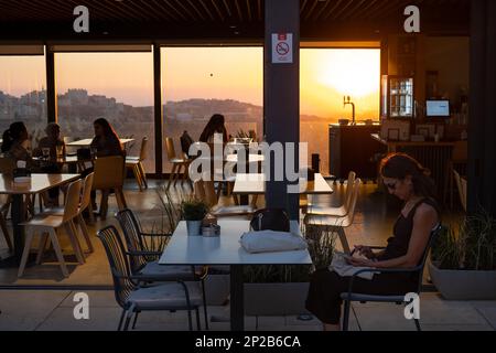 Neighborhood restaurant hi-res stock photography and images - Alamy