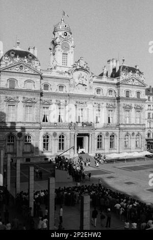 Archives 90ies G7 Summit Lyon s Townhall Yard Preparing The Arrival archives-90ies-g7-summit-lyon-s-townhall-yard-preparing-the-arrival