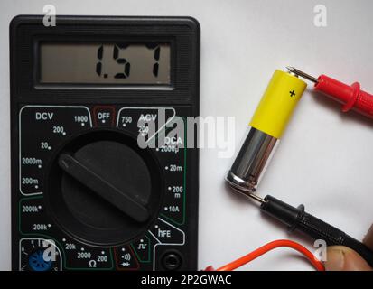 https://l450v.alamy.com/450v/2p2gwac/voltage-testing-of-aa-type-cell-battery-with-a-voltmeter-2p2gwac.jpg
