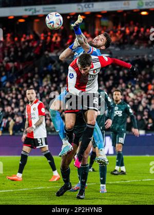 Rotterdam - FC Groningen keeper Michael Verrips, Santiago Gimenez of Feyenoord during the match between Feyenoord v FC Groningen at Stadion Feijenoord De Kuip on 4 March 2023 in Rotterdam, Netherlands. (Box to Box Pictures/Tom Bode) Stock Photo