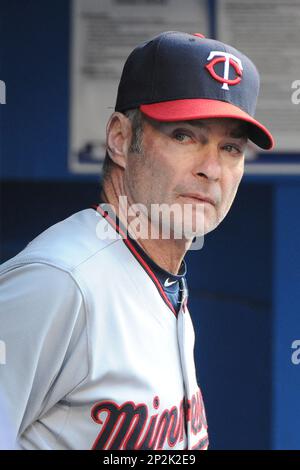 Toronto Blue Jays Paul Molitor stretches as first baseman John