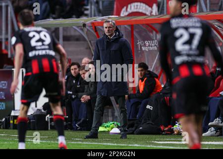 ENSCHEDE, NETHERLANDS - MARCH 4: head coach Kees van Wonderen of SC Heerenveen during the Dutch Eredivisie match between FC Twente and SC Heerenveen at Grolsch Veste on March 4, 2023 in Enschede, Netherlands (Photo by Marcel ter Bals/Orange Pictures) Stock Photo