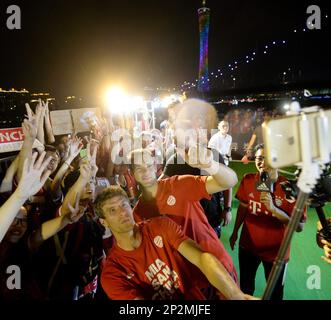 Las Vegas, NV, USA. 21st Sep, 2020. Raiders fans Christopher Cerano (L),  Chris Cerano (C) and Brian Cummins (R) take a selfie in front of Allegiant  Stadium prior to the start of