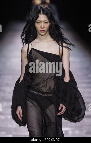 Paris, Frankreich. 04th Mar, 2023. ANN DEMEULEMEESTER Fall-Winter 2023-2024  Runway during Paris Fashion Week on March 2023 - Paris; France 04/03/2023  Credit: dpa/Alamy Live News Stock Photo - Alamy