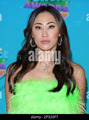 Lizzy Capri arrives at The 2023 Nickelodeon Kids Choice Awards held at
