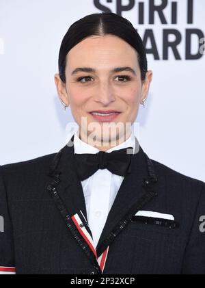 Santa Monica, USA. 4th Mar 2023. Jenny Slate arriving to the 2023 Film Independent Spirit Awards at Santa Monica Beach on March 04, 2023 in Santa Monica, CA. © Lisa OConnor/AFF-USA.com Credit: AFF/Alamy Live News Stock Photo