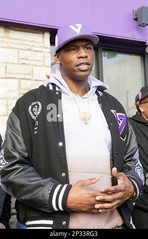 St. Louiis, United States. 04th Mar, 2023. Former professional basketball player Al Harrington makes his remarks at the Viola Dispensary, helping former NBA player Larry Hughes with the Grand Opening of the store in St. Louis on Saturday, March 4, 2023. St. Louis native Hughes is opening up two medical marijuana dispensaries with the help of Harrington. Photo by Bill Greenblatt/UPI CORRECTION Credit: UPI/Alamy Live News Stock Photo