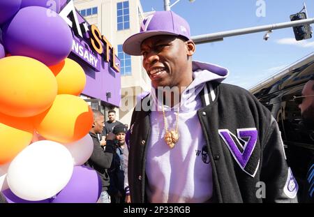 St. Louiis, United States. 04th Mar, 2023. Former professional basketball player Al Harrington arrives at the Viola Dispensary to help former NBA player Larry Hughes with the Grand Opening of the store in St. Louis on Saturday, March 4, 2023. St. Louis native Hughes is opening up two medical marijuana dispensaries with the help of Harrington. Photo by Bill Greenblatt/UPI CORRECTION Credit: UPI/Alamy Live News Stock Photo