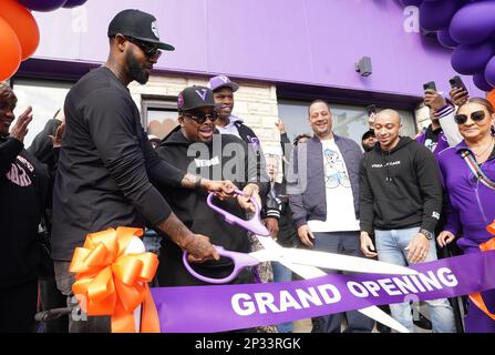 St. Louiis, United States. 04th Mar, 2023. Former professional basketball player Larry Hughes (L) prepares to cut the ribbon for the grand opening of his new store, The Viola Dispensary in St. Louis on Saturday, March 4, 2023. Hughes is opening up two medical marijuana dispensaries with the help of former NBA player Al Harrington in attendance. Photo by Bill Greenblatt/UPI CORRECTION Credit: UPI/Alamy Live News Stock Photo
