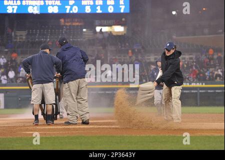 Thanks to Yankee Stadium's Head groundskeeper Danny Cunningham for letting  me help get the field ready this morning! Pretty sure I did…