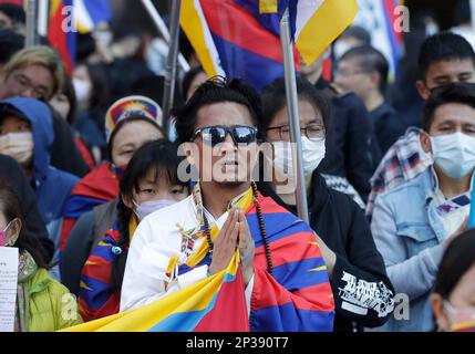 Tibetans Living In Taiwan And Their Supporters Hold Up Tibetan National ...