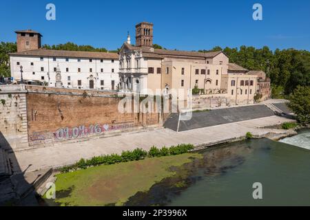 Italy, Rome, buildings on Tiber Island with Basilica of St. Bartholomew on the Island (Basilica di San Bartolomeo all'Isola). Stock Photo