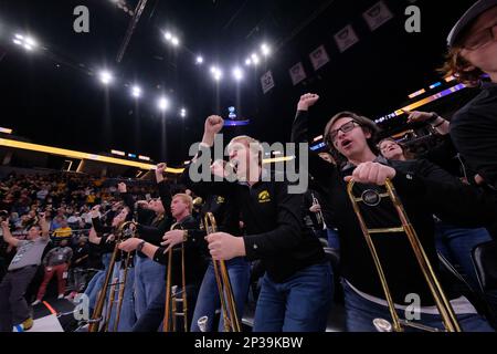 Minneapolis, Minnesota, USA. 4th Mar, 2023. Iowa Hawkeyes band reacts to a play during the second half of Iowa versus Maryland on Saturday March 4th at the 2023 Big Ten Women's Basketball Tournament Semifinals in Minneapolis, Minnesota. Iowa won 89-84 (Credit Image: © Steven Garcia/ZUMA Press Wire) EDITORIAL USAGE ONLY! Not for Commercial USAGE! Stock Photo