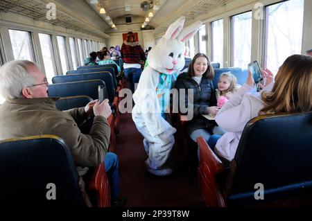 https://l450v.alamy.com/450v/2p39t8w/don-lubinsky-of-pine-grove-pa-foreground-left-and-candace-lubinsky-of-cumbolia-foreground-right-take-photos-of-the-easter-bunny-with-theresa-lubinsky-pine-grove-and-keyley-lubinsky-cumbola-pa-right-on-a-passenger-train-on-the-easter-bunny-express-featuring-steam-locomotive-113-at-the-minersville-train-station-in-minersville-pa-saturday-march-28-2015-ap-photorepublican-herald-jacqueline-dormer-2p39t8w.jpg