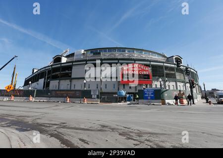 Wrigley Right Field Bleachers and roof top seats across the street Stock  Photo - Alamy