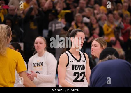 Minneapolis, Minnesota, USA. 4th Mar, 2023. Iowa Hawkeyes guard CAITLIN CLARK (22) before the start of the first half of Iowa versus Maryland on Saturday March 4th at the 2023 Big Ten Women's Basketball Tournament Semifinals in Minneapolis, Minnesota. Iowa won 89-84 (Credit Image: © Steven Garcia/ZUMA Press Wire) EDITORIAL USAGE ONLY! Not for Commercial USAGE! Stock Photo