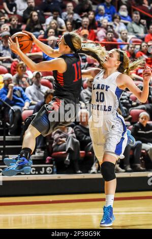 Allen County-Scottsville's Jordan Brooks, left, and Sarah Sutton hug  Sunday, March 15, 2015, at the KHSAA girls' Sweet Sixteen championship in  Bowling Green, Ky. (AP Photo/Daily News, Bac Totrong Stock Photo 