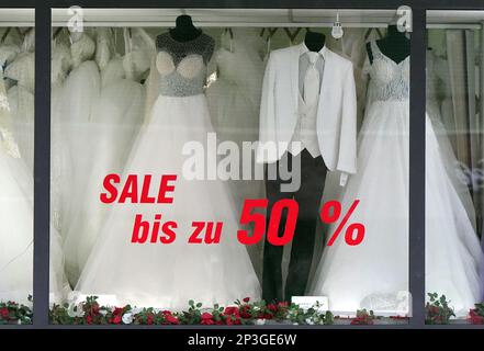 18 January 2023, Brandenburg, Frankfurt (Oder): The words 'Sale up to 50 percent' are written in red letters on the window of a downtown wedding supply store. Photo: Soeren Stache/dpa Stock Photo