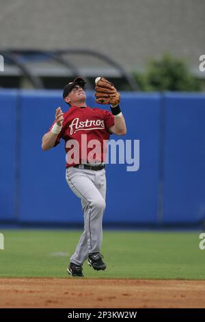 Houston Astros' Craig Biggio makes a diving catch of a ball hit by