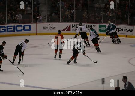 the players of M warm up in jerseys on the Ã‚Ã „Ã» Mueller and the 9 Â‚Ã  „Ã» (in memory of the recently deceased Gerd MUELLER (MvÂºller)) from Josip  STANISIC (M), Robert