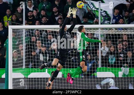 Borja Iglesias of Real Betis, left, and Miha Blazic of Ferencvaros TC vie  for the ball during the Europa League group G soccer match between Ferencvaros  TC and Real Betis in Groupama
