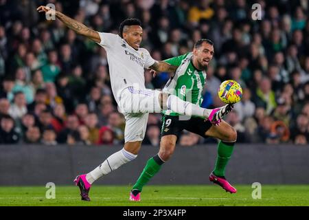 Borja Iglesias of Real Betis, left, and Miha Blazic of Ferencvaros TC vie  for the ball during the Europa League group G soccer match between Ferencvaros  TC and Real Betis in Groupama