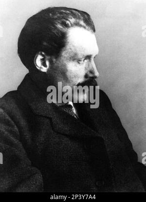 1901 : The english novelist GEORGE GISSING ( 1857 - 1903  ) , friend of  the british science-fiction writer H G WELLS ( Herbert George , Bromley 1866 - London 1946 )  - H. G. - LETTERATO - LETTERATURA - LIRERATURE - sci-fiction - FANTASCIENZA - fanta-scienza - portrait - ritratto - profilo - profile - baffi - moustache - tie - cravatta   ----  Archivio GBB Stock Photo