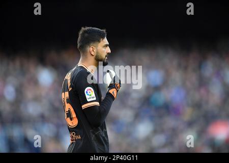 Valencia acha golaço e conta com Mamardashvili para segurar empate com  Barcelona 