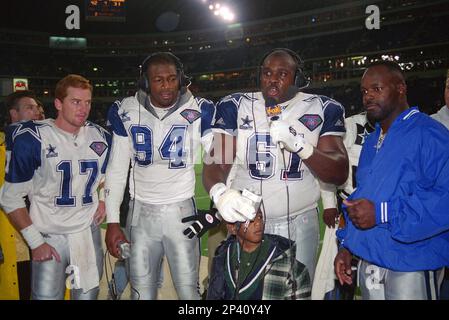 November 24,1994: Jason Garrett (17), Charles Haley (94), Nate Newton (67)  and Emmitt Smith in blue jacket of the Dallas Cowboys on Thanksgiving day  in Texas Stadium in Dallas, Texas. (Icon Sportswire