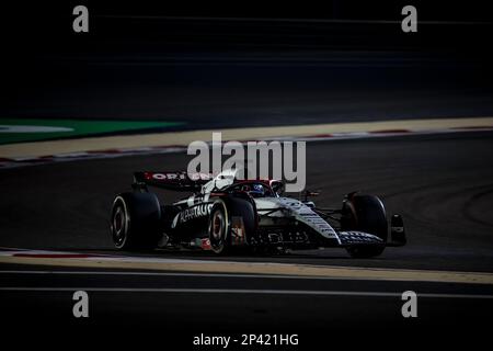 Sakhir, Bahrain, March 05, Nyck de Vries, from Netherlands competes for AlphaTauri. Race day, round 1 of the 2023 Formula 1 championship. Credit: Michael Potts/Alamy Live News Stock Photo