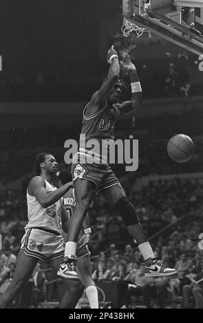 KRT SPORTS STORY SLUGGED: NBA-FINALS KRT PHOTOGRAPH BY CHARLES CHERNEY/THE  CHICAGO TRIBUNE SPT (KRT1) SALT LAKE CITY, UTAH, June 14 - Chicago Bulls' Michael  Jordan (C) goes for a rebound against Utah