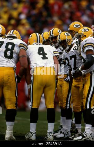 San Francisco, California, USA. 11th Jan, 1998. San Francisco 49ers vs. Green  Bay Packers at Candlestick Park Sunday, January 11, 1998. Packers beat 49ers  23-10. Green Bay Packers linebacker Lamont Hollinquest Credit: