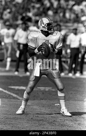 Quarterback Warren Moon #1 of the Houston Oilers looks on from the  sidelines.Circa the 1980's. (Icon Sportswire via AP Images Stock Photo -  Alamy