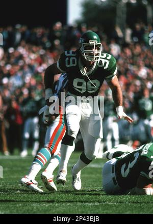 New York Jets Mark Gastineau, right, gets to Houston Oilers quarterback  Cody Carlson for a sack in the second quarter of the 45-3 Jets win at  Giants Stadium in East Rutherford, N.J.