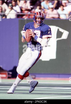 Quarterback Jim Kelly #12 of the Buffalo Bills gets the play from the  sidelines.Circa the 1980's. (Icon Sportswire via AP Images Stock Photo -  Alamy