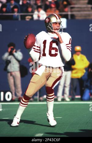 Joe Montana #16 of the San Francisco 49ers drops back to pass.Circa the  1980's. (Icon Sportswire via AP Images Stock Photo - Alamy