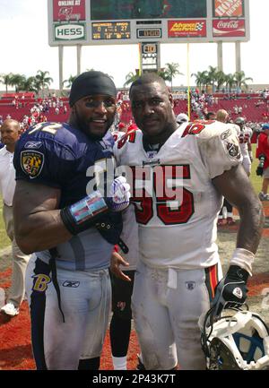 Circa 2000's: Derrick Brooks of the Tampa Bay Buccaneers during the  Pro-Bowl week in Honolulu, Hawaii. (Icon Sportswire via AP Images Stock  Photo - Alamy