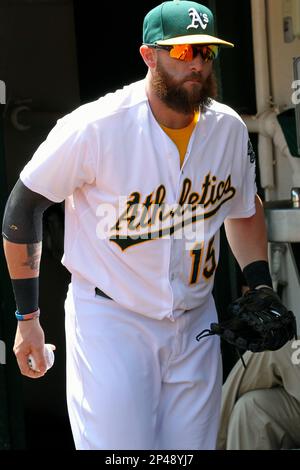 Oakland A's outfielder Jonny Gomes swings pink bat for mom – East