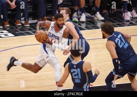 Los Angeles, California, USA. 5th Mar, 2023. Los Angeles Clippers forward Paul George (L) drives against the Memphis Grizzlies during an NBA basketball game at Crypto.com Arena in Los Angeles Friday, Feb. 24, 2023. (Credit Image: © Ringo Chiu/ZUMA Press Wire) EDITORIAL USAGE ONLY! Not for Commercial USAGE! Credit: ZUMA Press, Inc./Alamy Live News Stock Photo