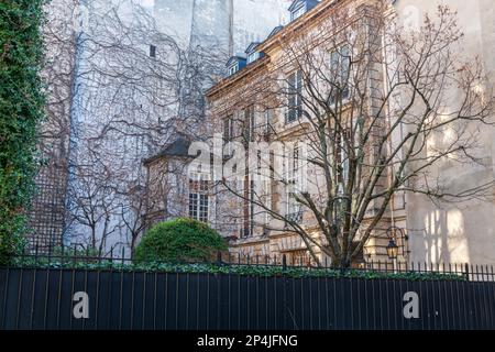 The rear of Le Pavillon de la Reine Hotel on the Place Des Vosges in the Marais, Paris. Stock Photo