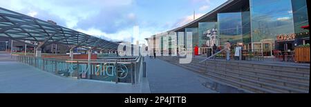Upper level terrace panorama, top floor dining at Liverpool One, Restaurants, Odeon cinema, Zizzi, TGI Fridays, Five Guys, Paradise St, L1 8JQ Stock Photo