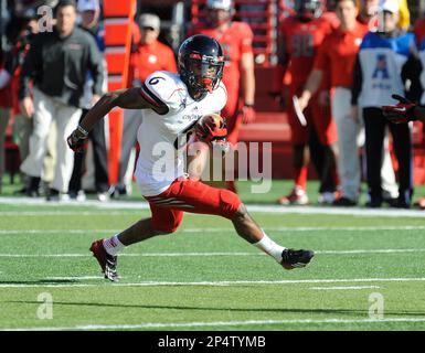 Nov. 16, 2013 - Piscataway, New Jersey, U.S - November 16, 2013: Cincinnati  Bearcats wide receiver Anthony McClung (6) holds the ball during the game  between Cincinnati Bearcats and Rutgers Scarlet Knights