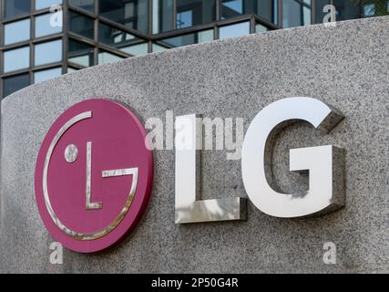 Logo with LG Group's headquarters of LG Twin Towers building in Seoul. LG Group is a South Korean multinational conglomerate founded by Koo In-hwoi and managed by successive generations of his family. It is the fourth-largest chaebol in South Korea. Its headquarters are in the LG Twin Towers building in Seoul. LG makes electronics, chemicals, and telecommunications products and operates subsidiaries such as LG Electronics, Zenith, LG Display, LG Uplus, LG Innotek, LG Chem, and LG Energy Solution in over 80 countries. (Photo by Kim Jae-Hwan/SOPA Images/Sipa USA) Stock Photo