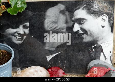 Gerda Taro and Robert Capa - detail of the Grave of Gerda Taro (Gerta Pohorylle) - Division 97 - Pére Lachaise cemetery - Paris Stock Photo