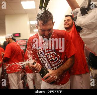 Major League Baseball Commissioner Bud Selig say hello to pitcher Adam  Wainwright during a visit to the St. Louis Cardinals locker room at Busch  Stadium in St. Louis on September 20, 2014.