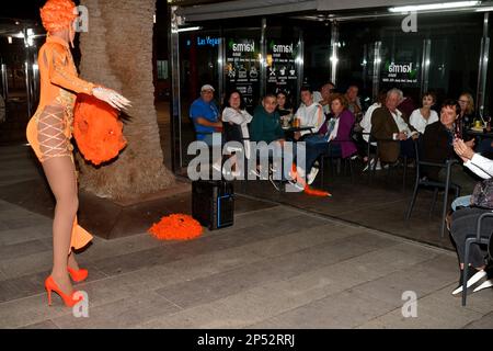 Drag artist, street busker in burlesque evening performance at outside bar (Sala de juego Las Vegas) in Arinaga, Gran Canaria Stock Photo