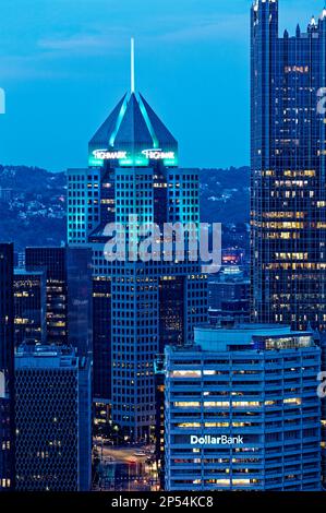 Two Pittsburgh icons – Fifth Avenue Place and PPG Place, tower over diamond-gridded United Steelworkers Building and Dollar Bank HQ. Stock Photo